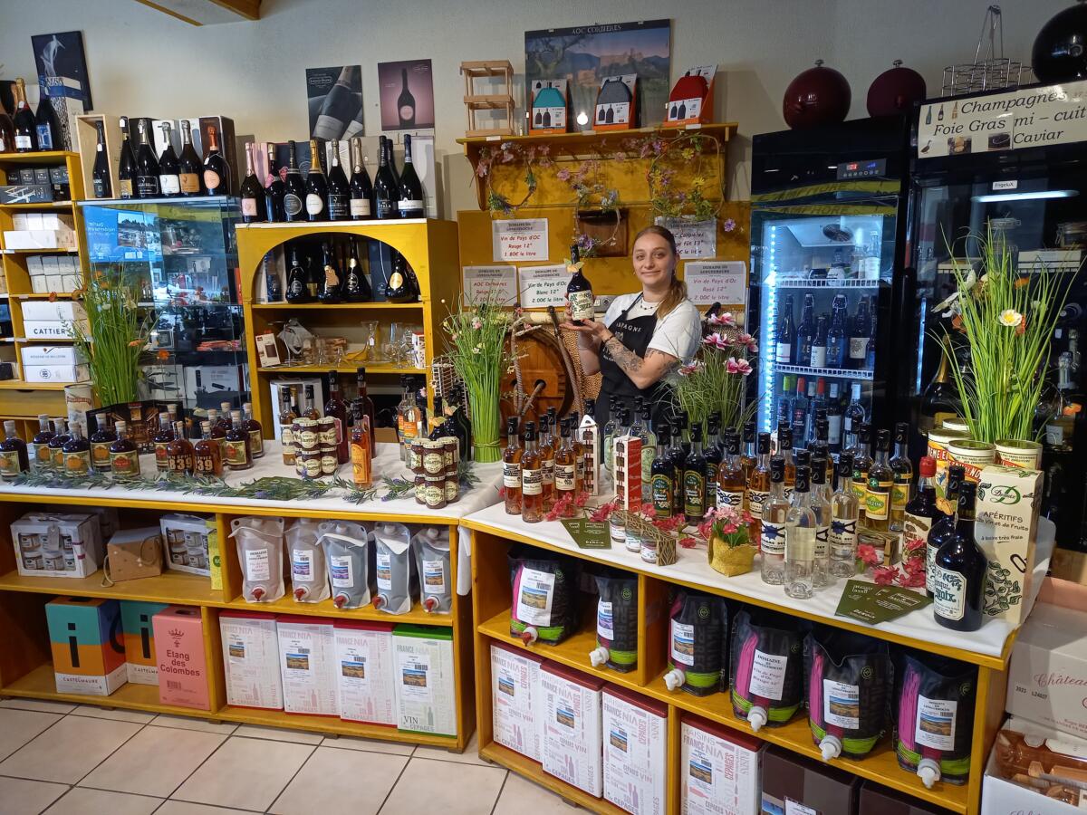 24-05-24 : Jocelyne Lardé, ambassadrice des vins du Languedoc à la Cave de l’Amphore à Narbonne